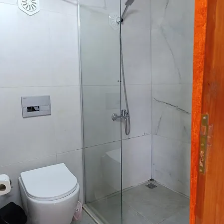 3houseapart